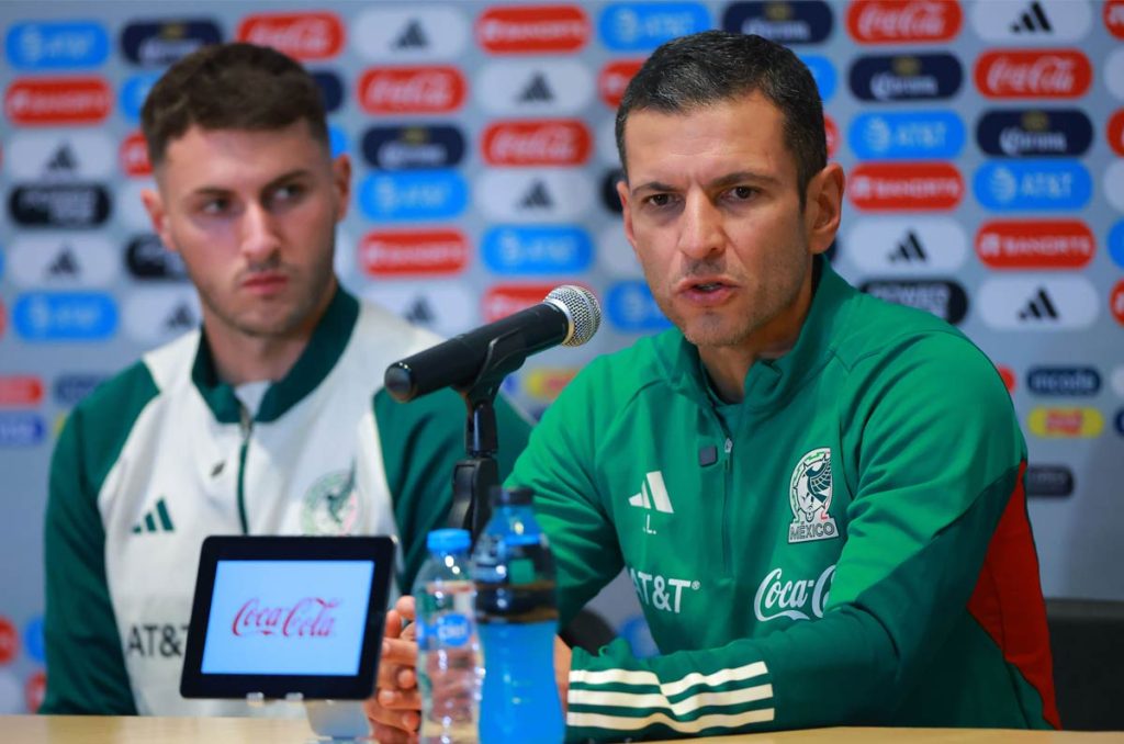 Santiago Giménez se ha mostrado incómodo con Jaime Lozano en la Selección Mexicana