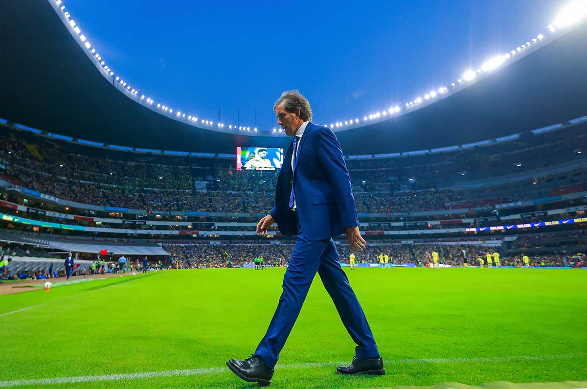 Guillermo Almada en el Estadio Azteca