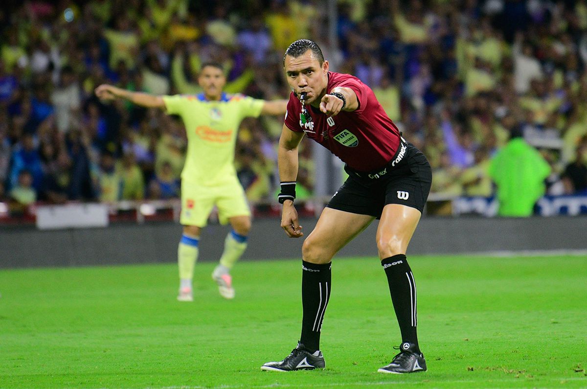 Revelan audios del ‘Gato’ Ortiz para señalar penal en la final América vs Cruz Azul; VAR no veía falta