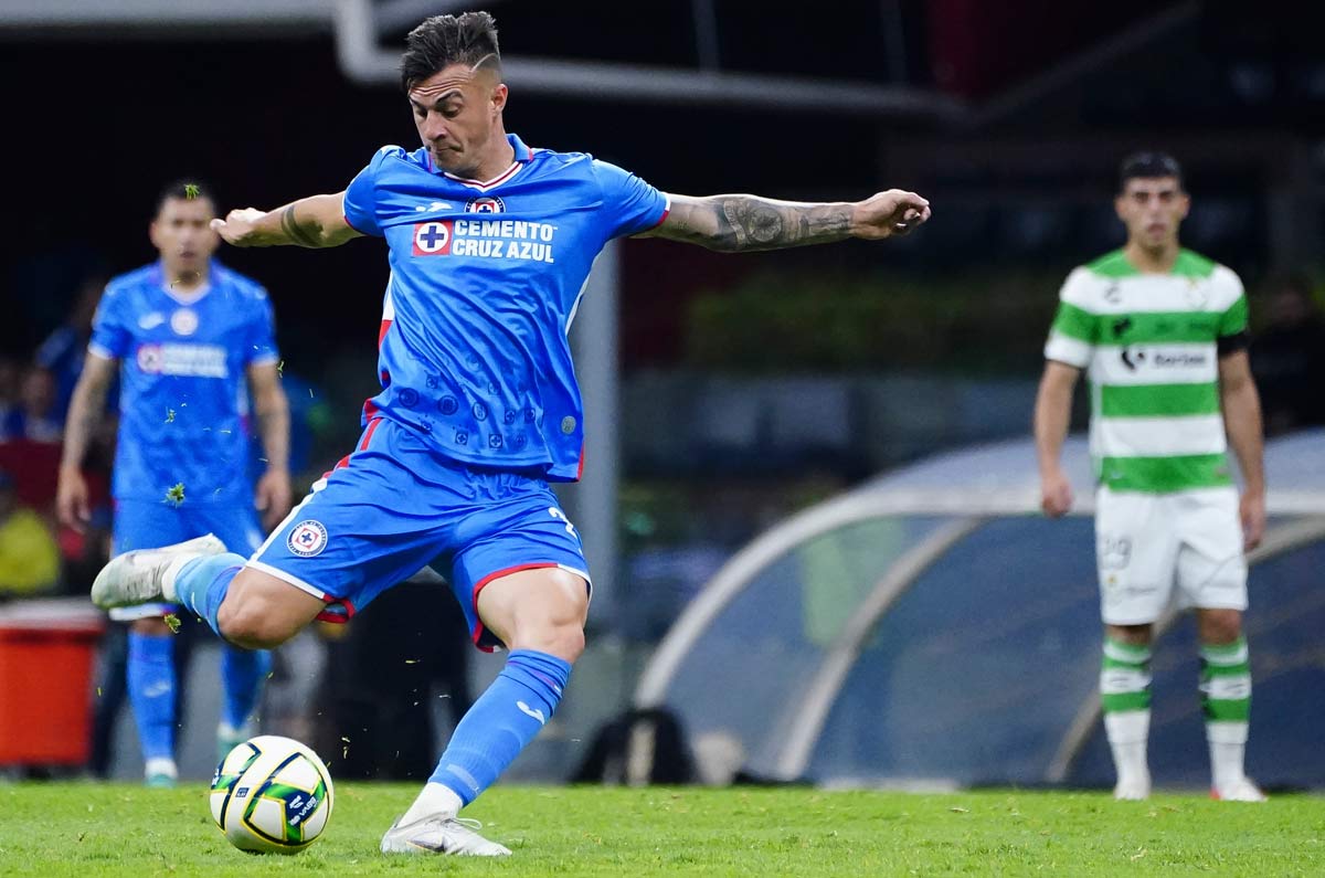 Augusto Lotti. Fracasó con Cruz Azul como delantero y fue cedido al Lanús de Argentina. El granata ya no lo tiene contemplado y la Máquina tampoco. Sin embargo, Gallos de Querétaro levanta la mano como un salvavidas. 
