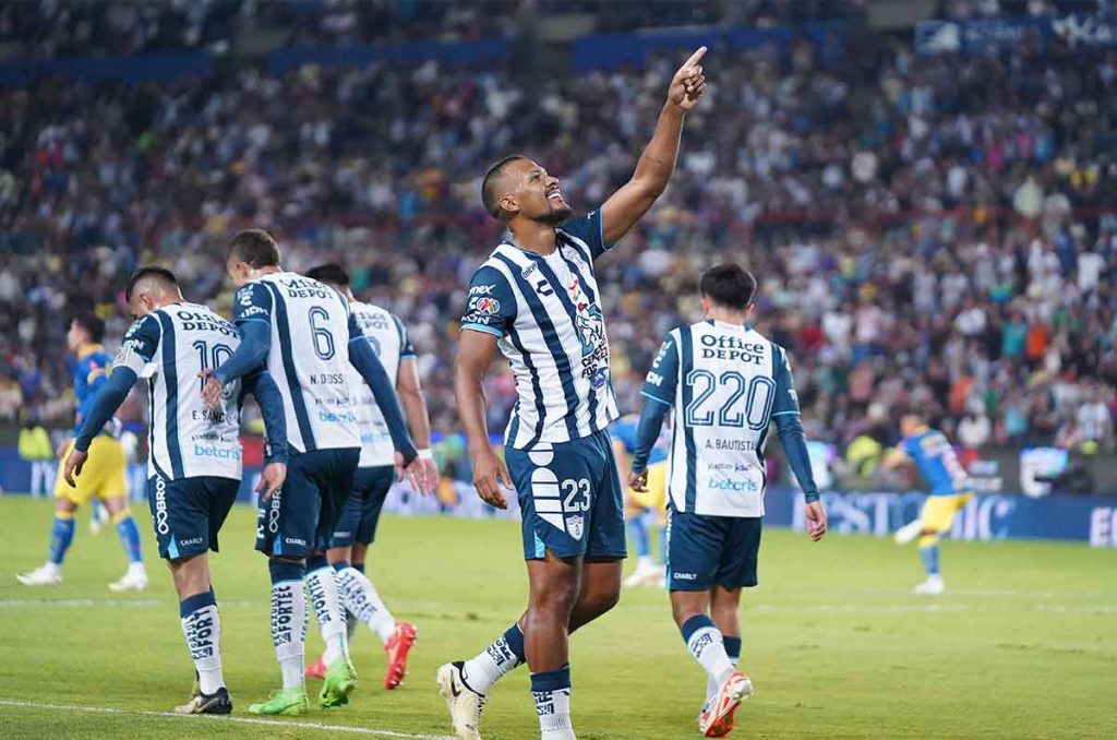 ¿Cantante Guerrero ignoró un posible penal a favor de Pachuca por mano del América? 0