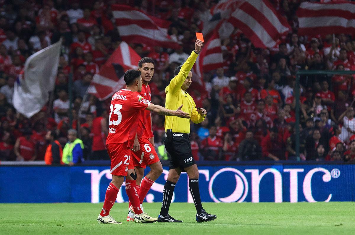 Chivas con ventaja ante expulsión de Brian García, ¿Apareció el chiVAR?