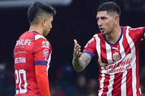 Chivas ofrece a Pocho Guzmán y Nene Beltrán a Cruz Azul