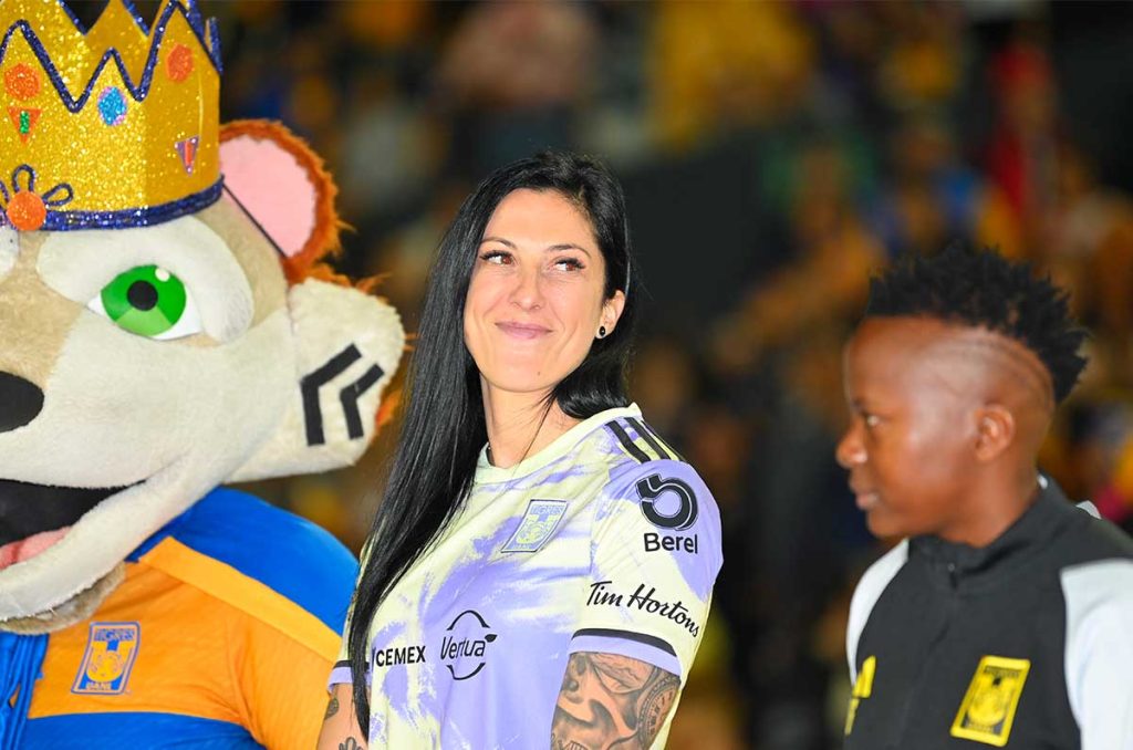 Jennifer Hermoso sin poder levantar la Liga MX Femenil 0