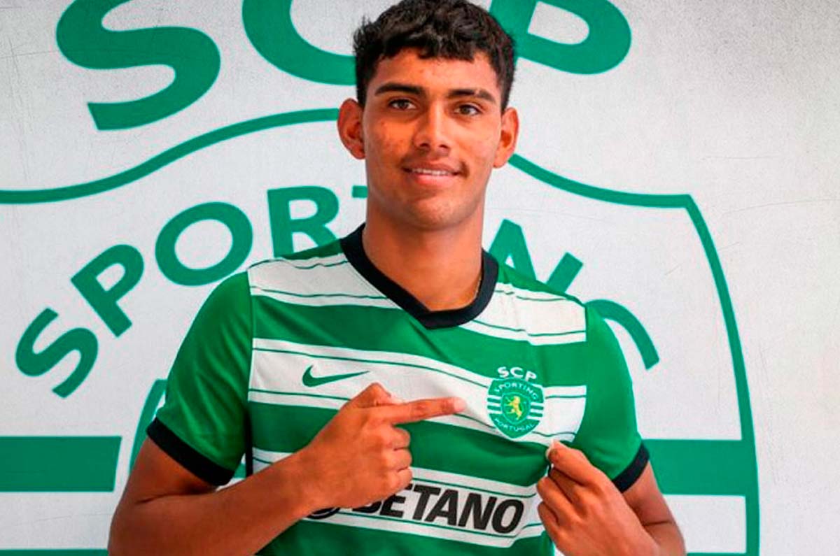 Jesús Alcántar. Mediocampista que tienen actualmente los Rayos del Necaxa y que tuvo un breve paso en el Sporting de Lisboa en Portugal. 