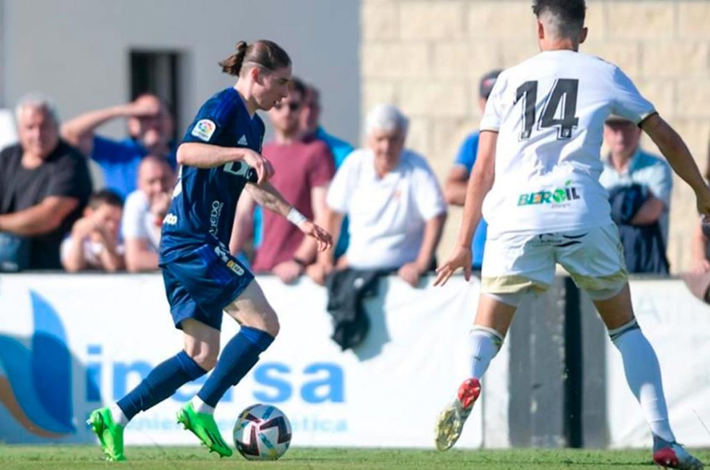 Marcelo Flores no pudo consolidarse en el Real Oviedo de España