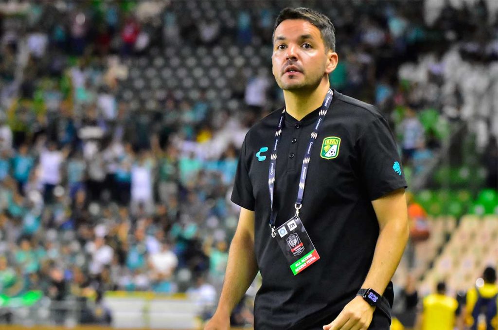 Nicolás Larcamón se aleja de la Liga MX en el 2024 0