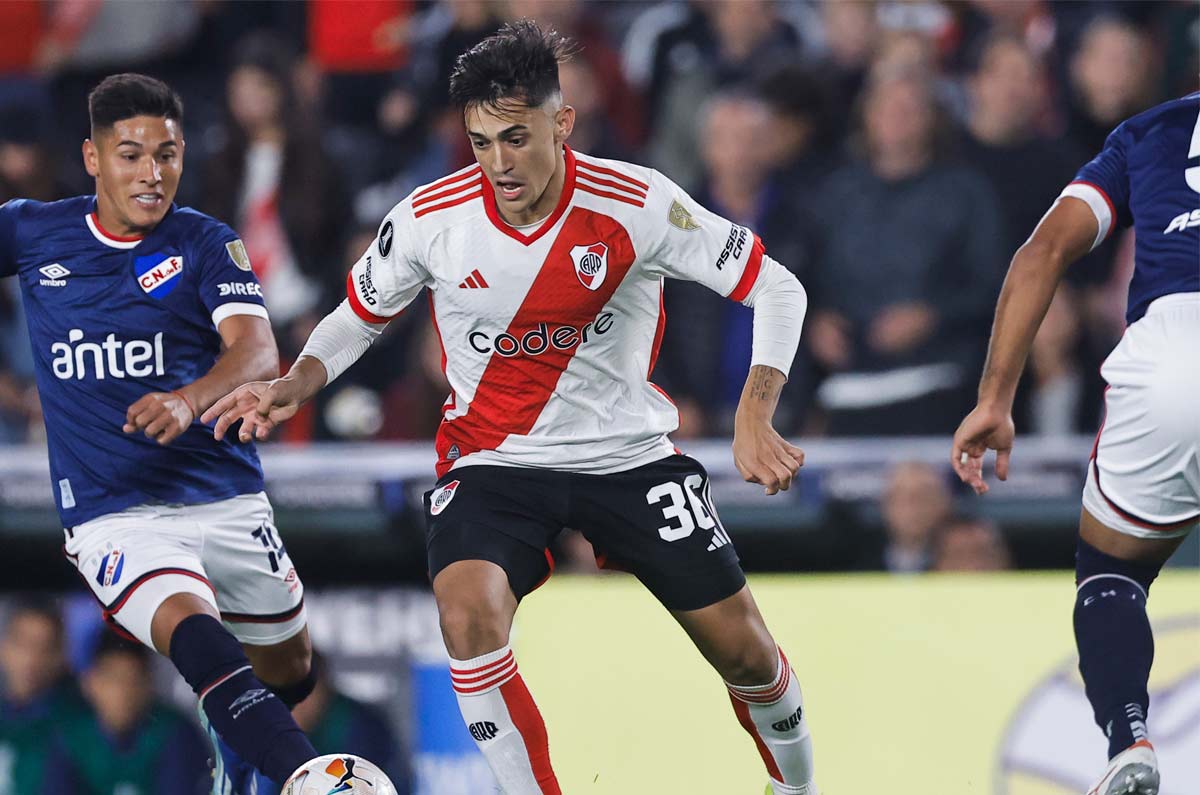 Pablo Solari. Se ha ofrecido para Rayados de Monterrey, Pumas de la UNAM y América. Este mediocampista argentino milita actualmente en el equipo de River Plate pero quiere llegar a la Liga MX.
