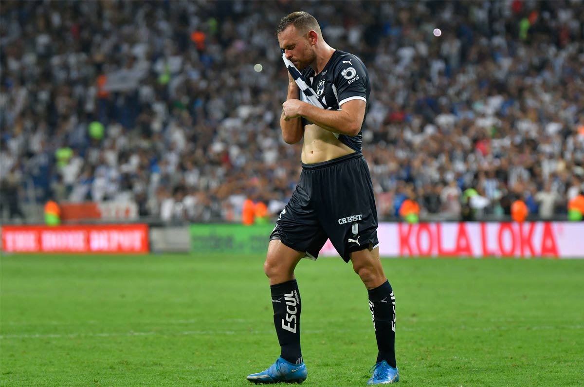 Vincent Janssen. En Monterrey hizo 28 goles, una cifra peor únicamente la vivió con Tottenham Hotspur y Fenerbahce. Mientras que en el resto de sus conjuntos superó los 30 goles, incluyendo el Royal Antwerp, con quien fichó recientemente y se ha consolidado.
