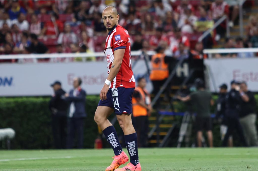 Chicharito ya tendría planeada su salida de Chivas