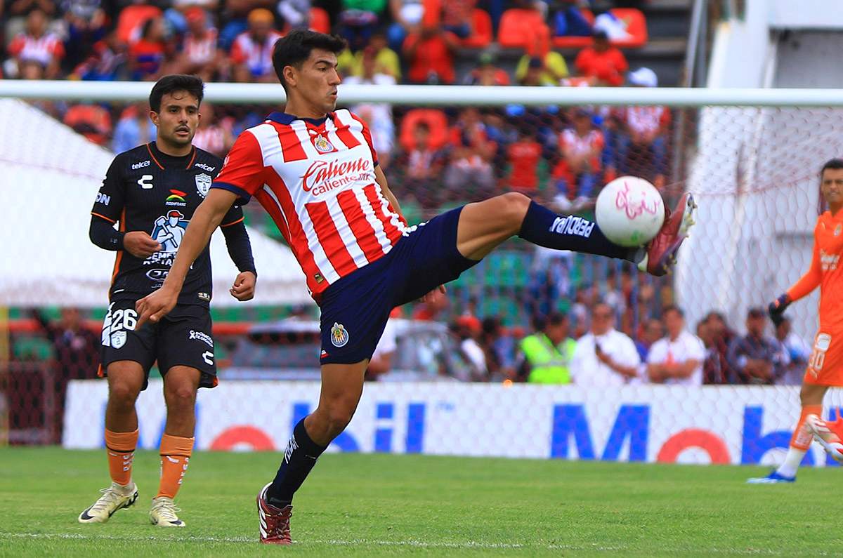 Chivas sufre goleada ante Pachuca en final de Copa por la Paz