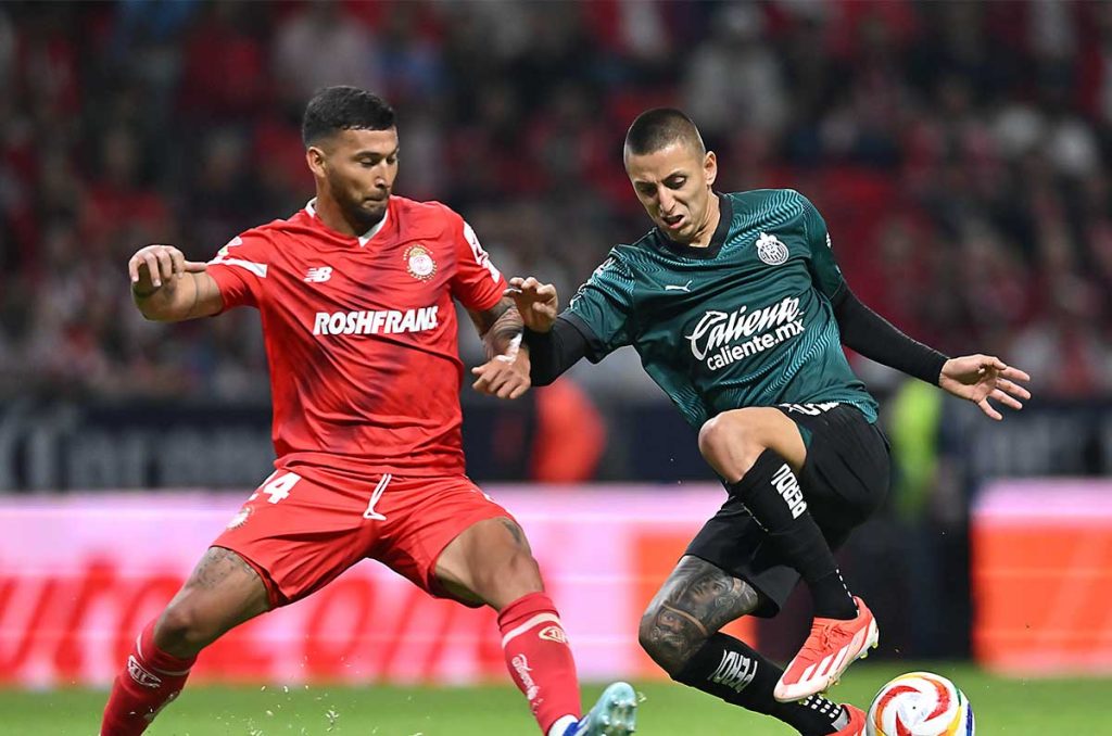 ¿Cuál es la situación de Juan Escobar con el Toluca de Paiva? 0