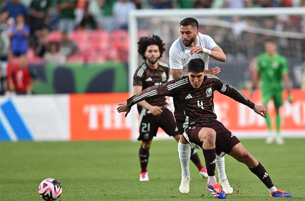 Edson Álvarez el posible reemplazo de Casemiro en el Manchester United 0