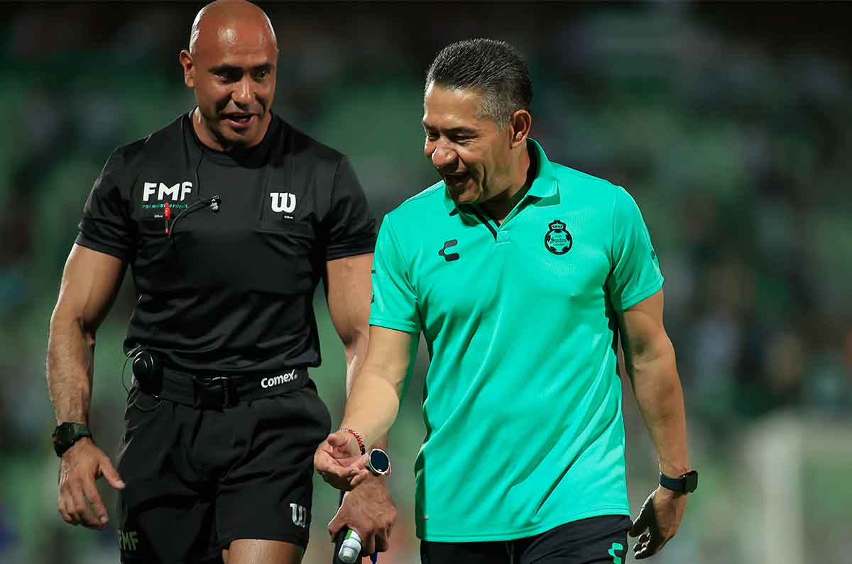 Nacho Ambriz recluta a sus conocidos de León para Santos Laguna