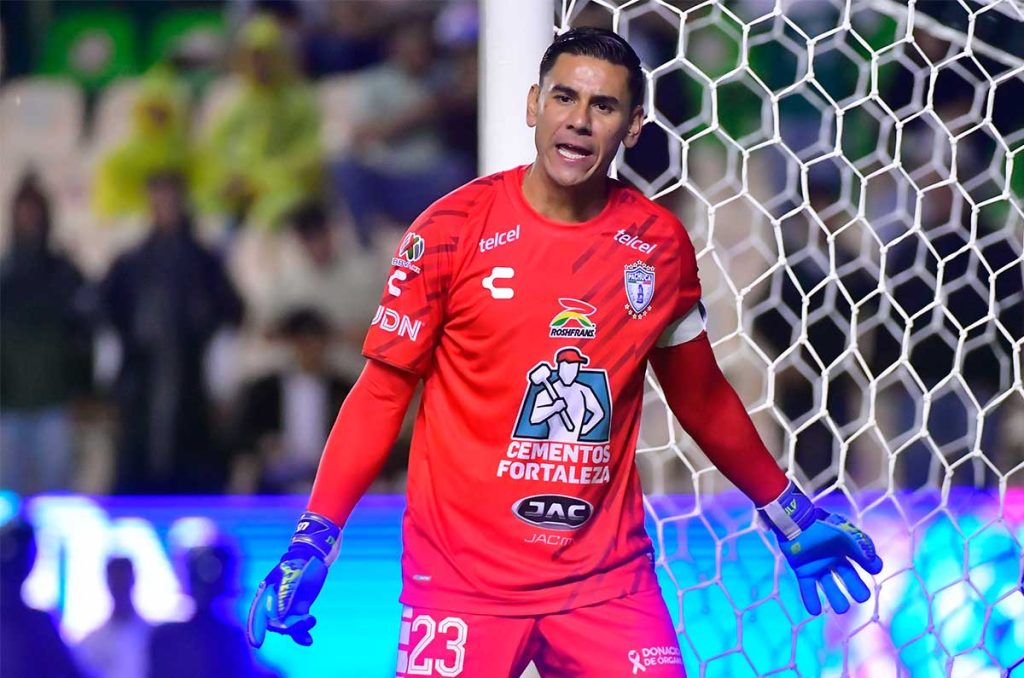Oscar Ustari no encuentra el rumbo desde su paso por Pachuca