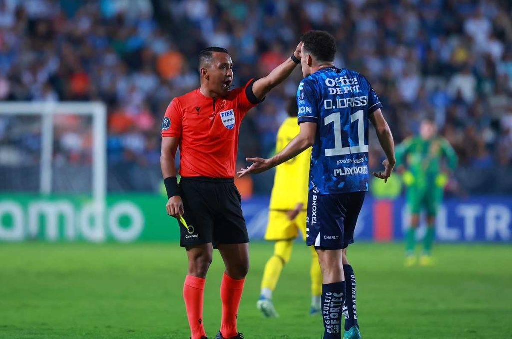 Pachuca estuvo cerca de fichar a Javairo Dilrosun en vez de Idrissi