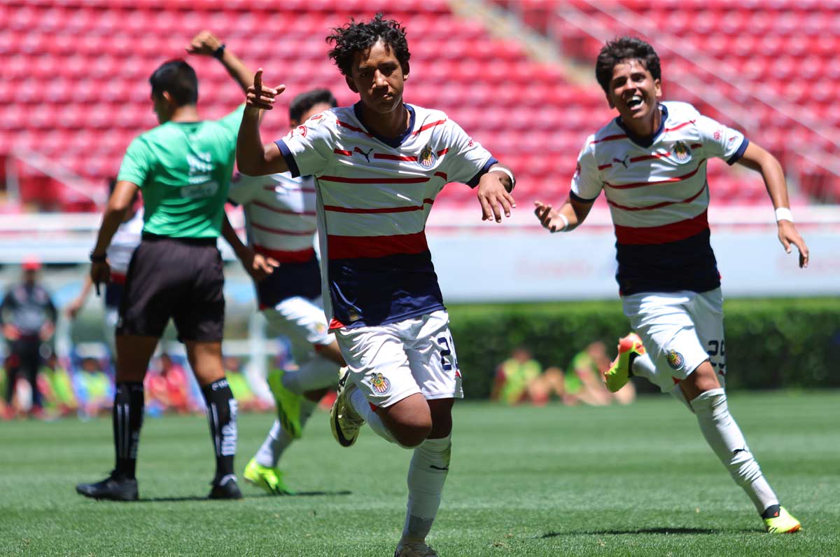 Uziel Vargas y Gael García, las próximas grandes estrellas de Chivas