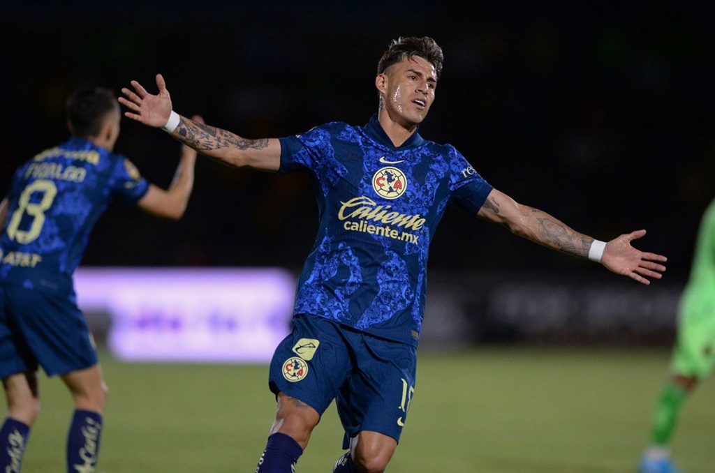 Rodrigo Aguirre salva al América de la agonía en su debut 0