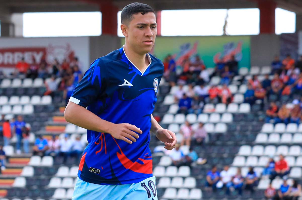 Andrés Montaño. Un jugador mexicano que dejó al Mazatlán para llegar con Cruz Azul a cambio de 4.1 millones de dólares. 
