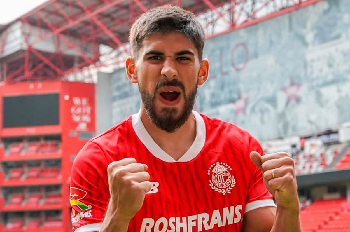 Bruno Méndez. El defensa uruguayo de 27 años es nuevo jugador de los Diablos Rojos de Toluca luego que llegara procedente del Granada de España, pero lo hizo sin ningún costo dentro del mercado de fichajes. 
