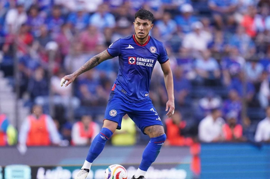 Cruz Azul necesita encontrar a un futbolista para sustituir a Carlos Salcedo