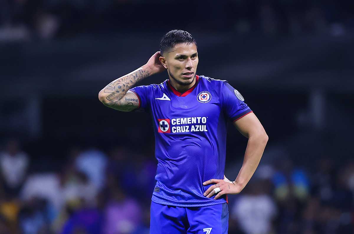 Carlos Salcedo pone fin a su estancia en Cruz Azul