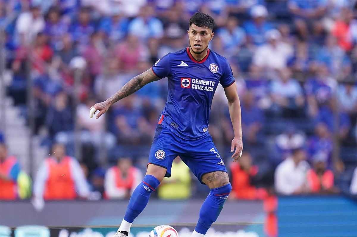Carlos Salcedo, sin encontrar acomodo en Brasil