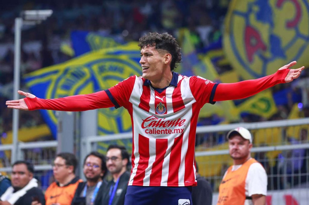 Chivas debe vender a Chiquete Orozco para conseguir refuerzos