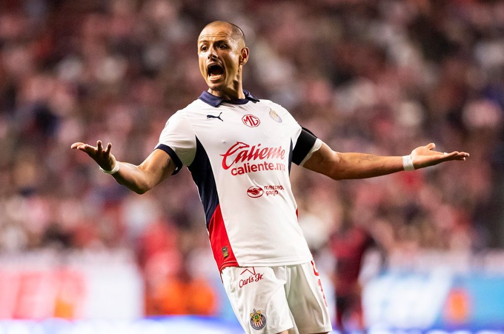 Chivas es aplastado por Xolos en un duelo marcado por la polémica arbitral