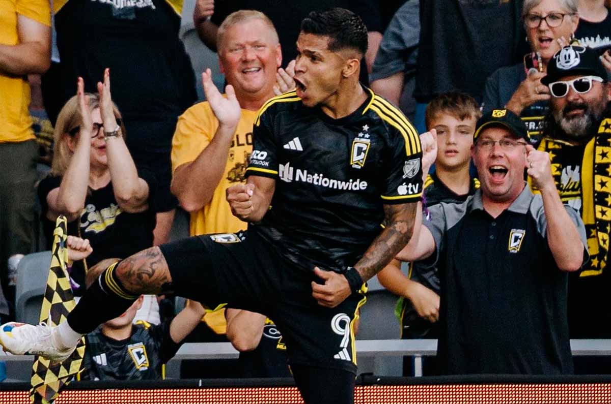 4 Cucho Hernández. Este centrodelantero colombiano milita en el Columbus Crew y tiene un alto valor de 14.1 millones de dólares dentro del mercado de fichajes. 
