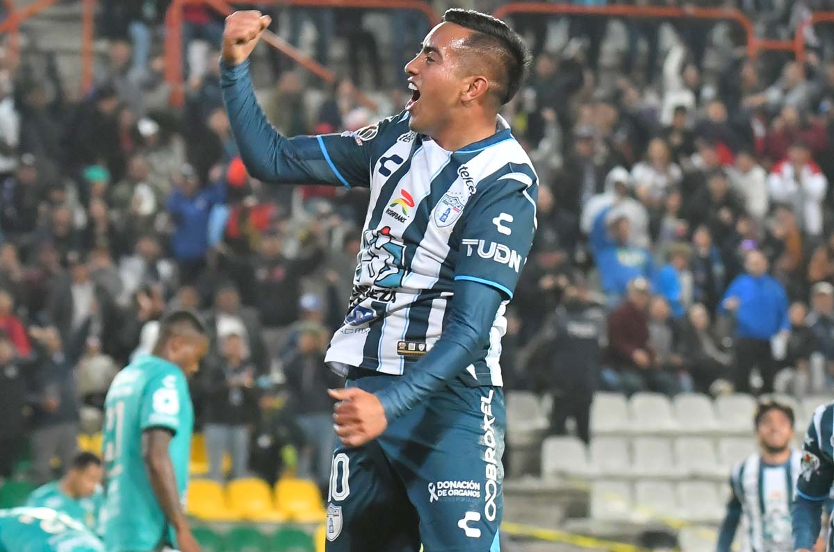 3. Érick Sánchez. Canterano de Pachuca ya con las Águilas del América, que ha sabido hacerse de un nombre torneo a torneo. Ya cuenta con un valor de 10.7 millones de dólares y parece que su destino es Europa. 
