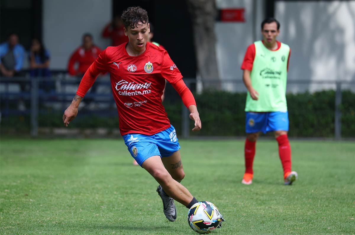 Fidel Barajas. Sorpresivamente este joven jugador de 18 años que se sumó a las Chivas desde el Real Salt Lake de Kansas City, costó una cifra de 4.3 millones de dólares. 
