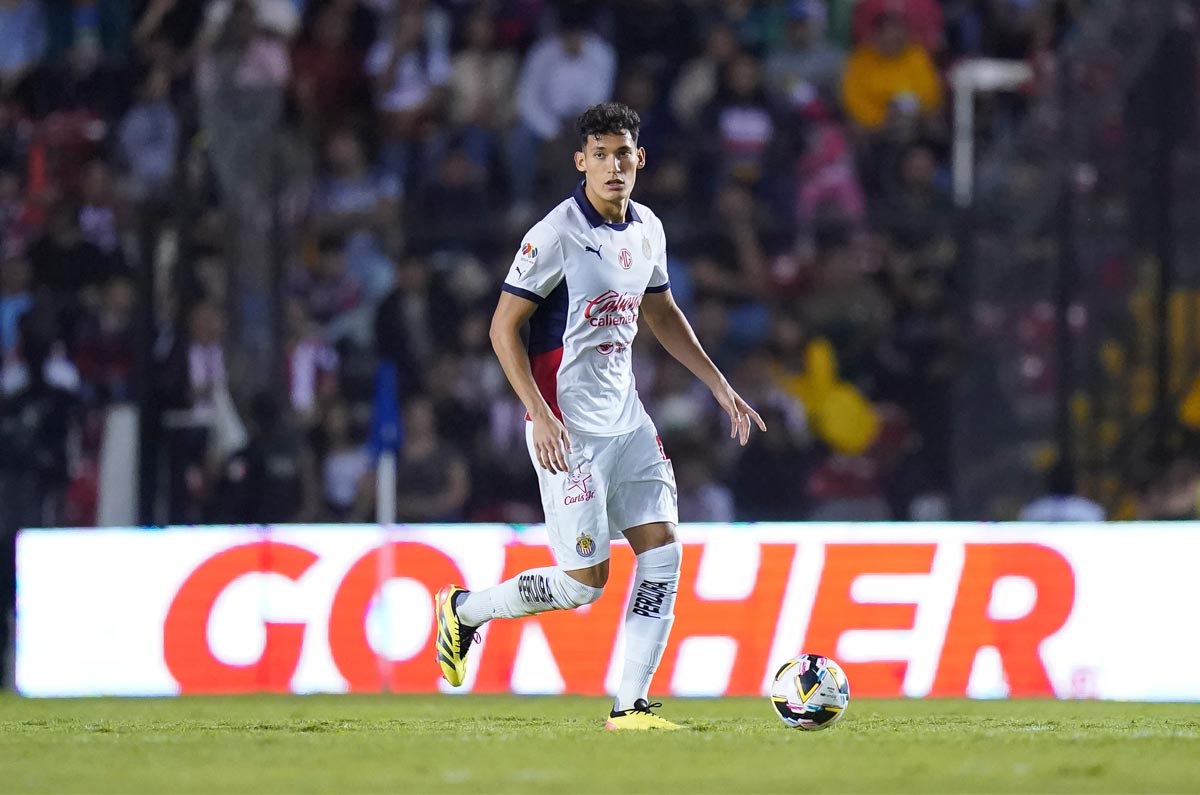7. Jesús Orozco Chiquete (22 años). El defensa central de las Chivas de Guadalajara tiene un gran futuro y un valor de 6.5 millones de dólares. Está empatado con Erick Gutiérrez (Chivas), Marcel Ruiz (Toluca), Fernando Beltrán (Chivas), Jesús Angulo (Tigres), Luis Romo (Cruz Azul), y Gerardo Arteaga (Monterrey), con el mismo valor. Pero es el de menor edad entre todos estos jugadores. 
