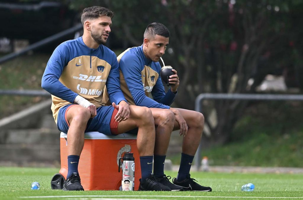 Jugador de Pumas compra sus tenis en Tepito