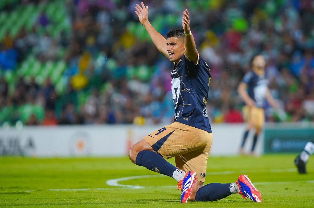 Pumas deja escapar la victoria ante unos Santos con 10 hombres