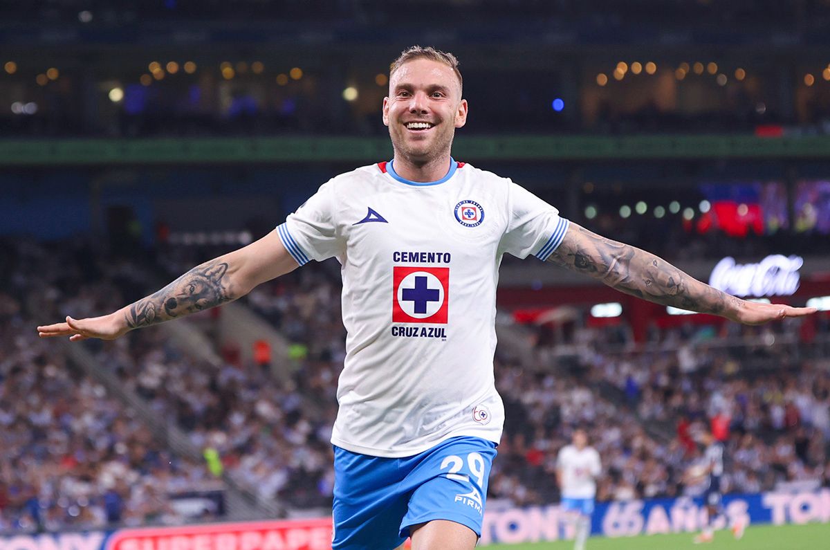 Cruz Azul se coloca como líder tras histórica derrota a Rayados en el BBVA