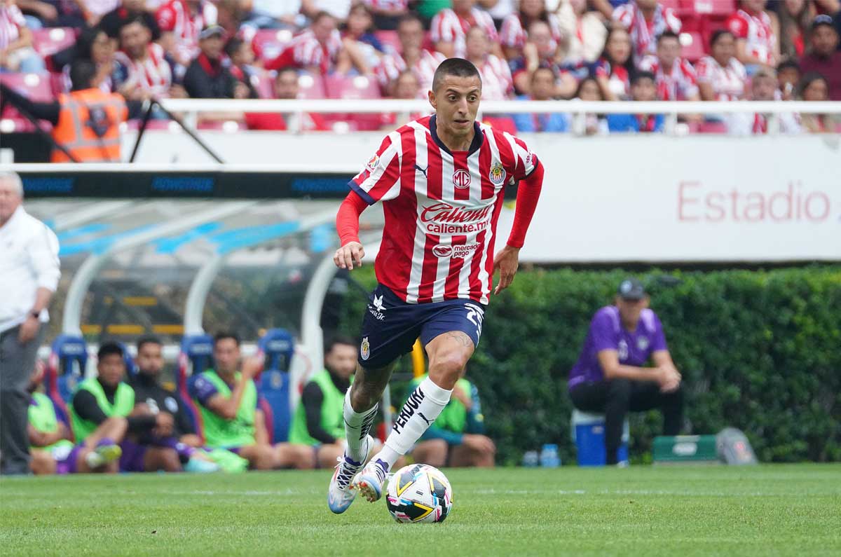 4. Roberto Alvarado (25 años). El extremo de las Chivas de Guadalajara tiene un valor de 7.5 millones de dólares en su carta. Un jugador que sigue levantando gran expectativa. 

