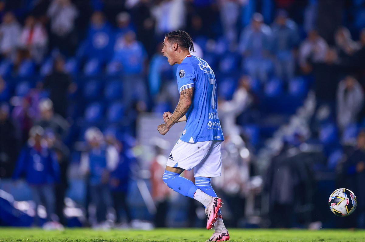 6. Uriel Antuna (26 años). Con 7.2 millones de dólares este extremo derecho de la Máquina de Cruz Azul sigue siendo un futbolista del que se esperan muchas cosas para que pueda configurarse como una estrella.
