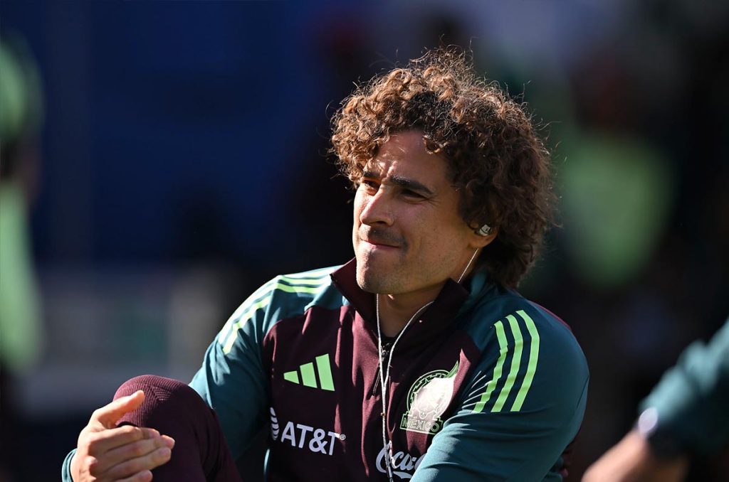 Vasco Aguirre prepara regreso de Guillermo Ochoa 