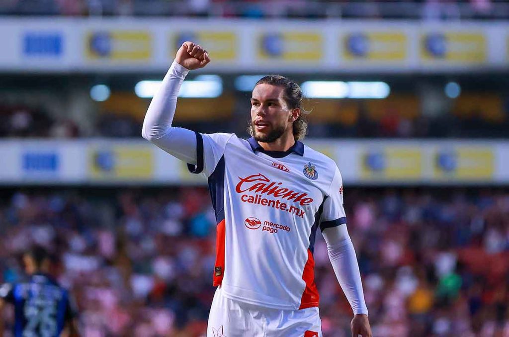Cade Cowell comienza a rendir en las Chivas de Fernando Gago
