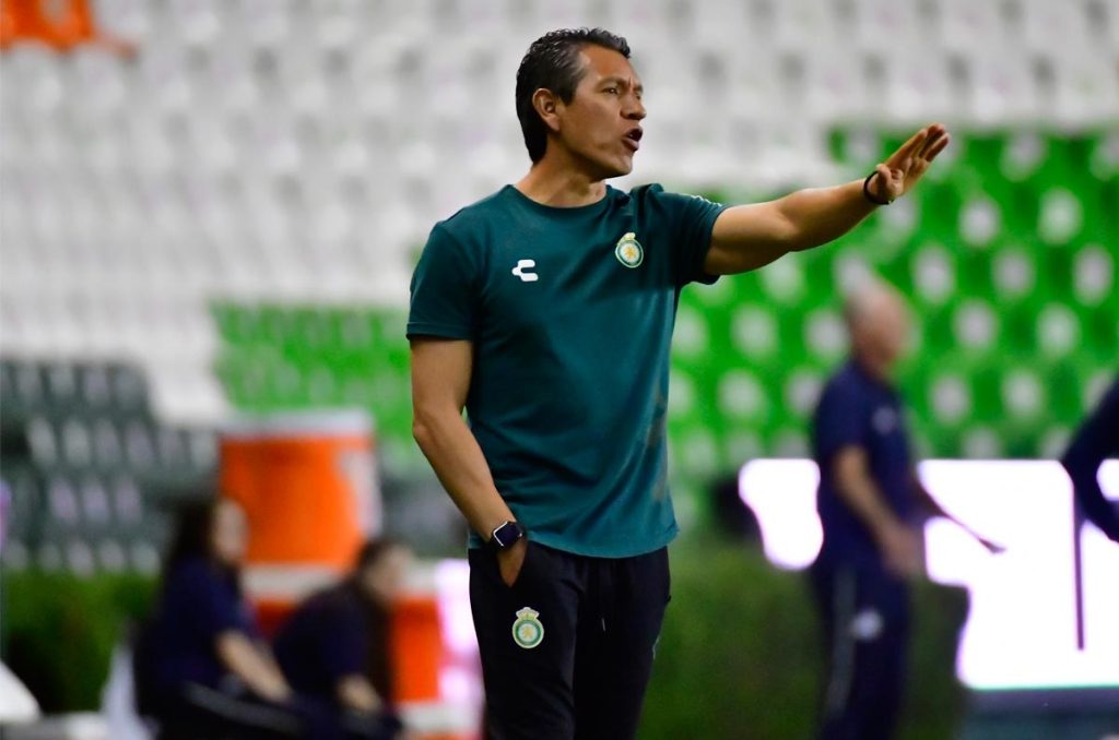 Actualmente Alejandro Corona es el director técnico del Club León en la Liga MX Femenil