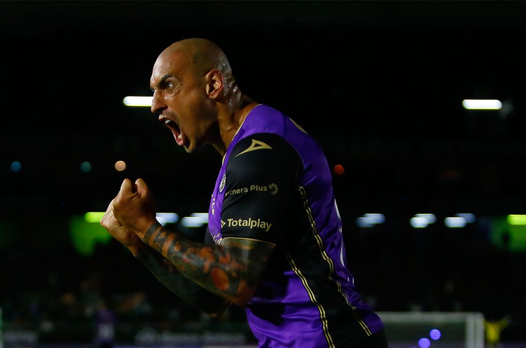 Ariel Nahuelpán, decepcionó en Liga MX, pero la rompe en Bolivia 0