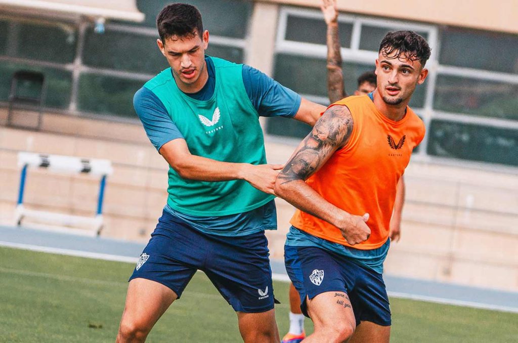 César Montes se mantiene militando en el Almería dentro de LaLiga2 en España