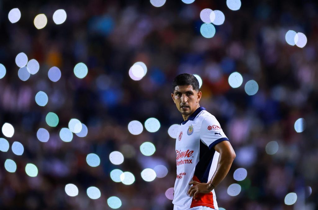 Chivas pierde la paciencia con Pocho Guzmán; Rayados, al acecho