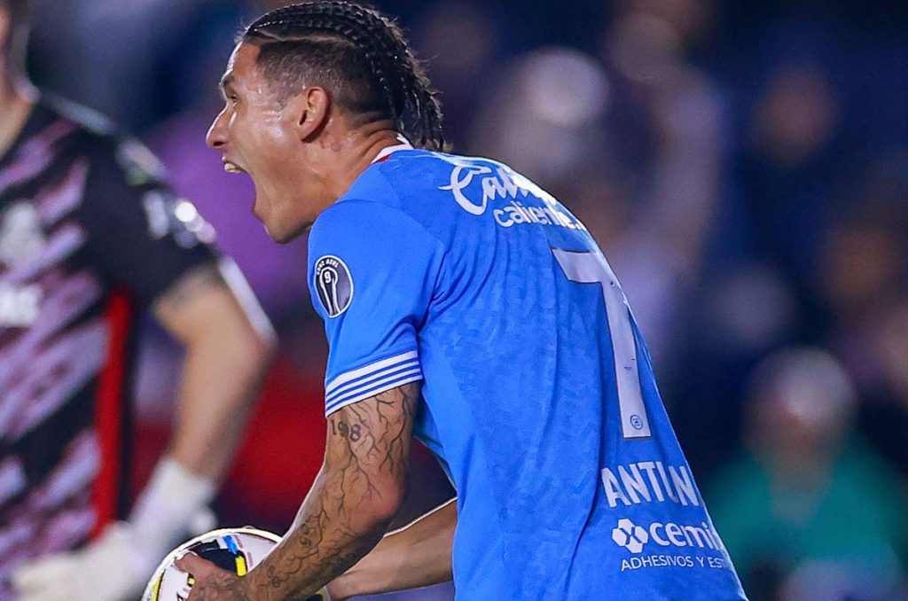 El dinero que ha movido Uriel Antuna en el mercado de fichajes