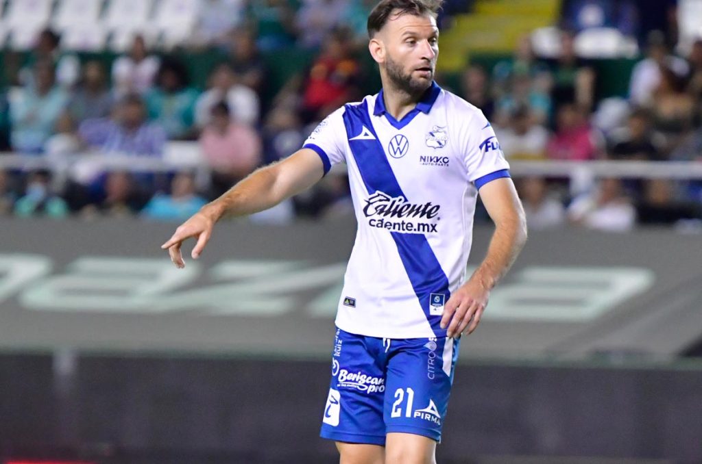 El defensa central uruguayo Gastón Silva tiene las horas contadas en Puebla