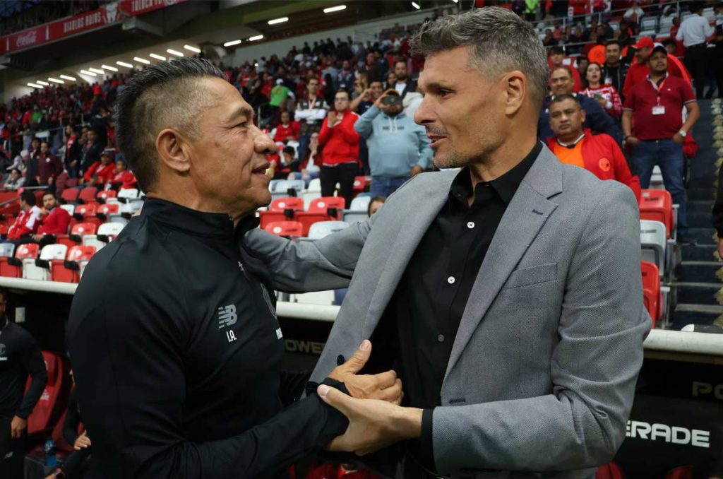 Nacho Ambriz podría dejar su lugar como técnico de Santos Laguna para dejarlo a Fernando Tano Ortiz