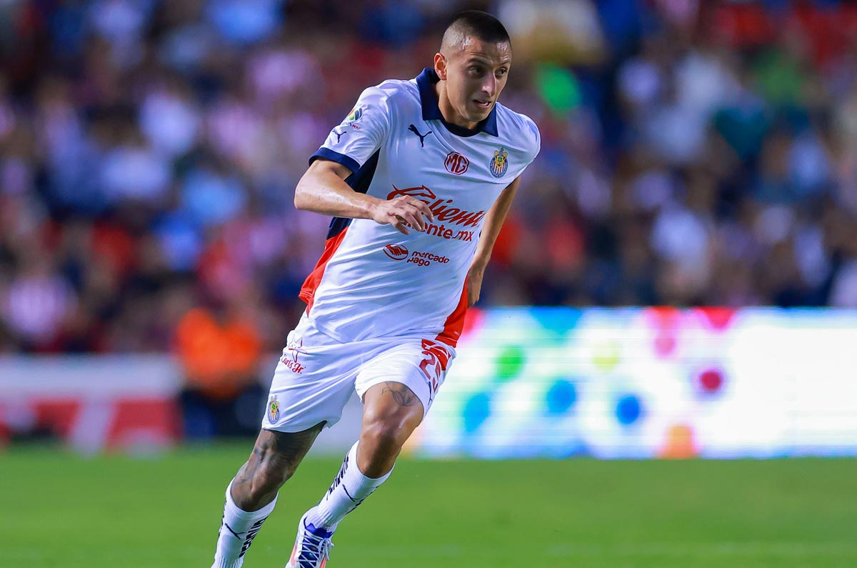 Piojo Alvarado y Chivas definen su futuro, ¿se va o se queda?