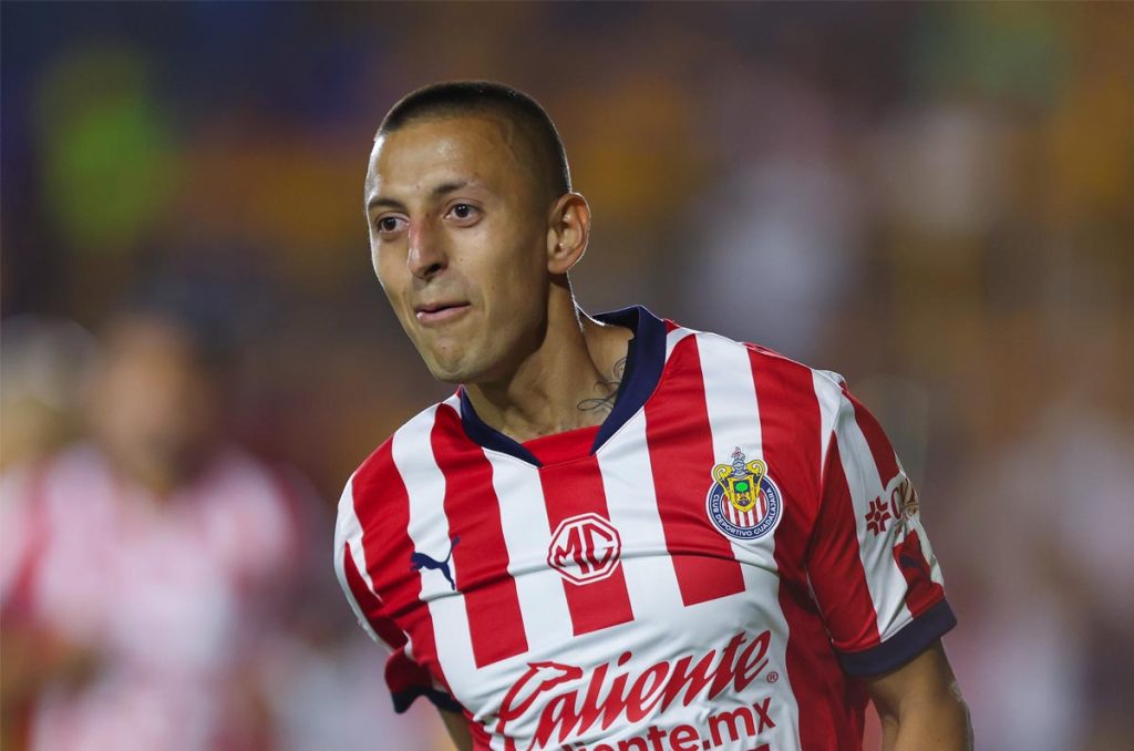 Desde Brasil, el Flamengo se ha interesado en Roberto Alvarado de Chivas de Guadalajara