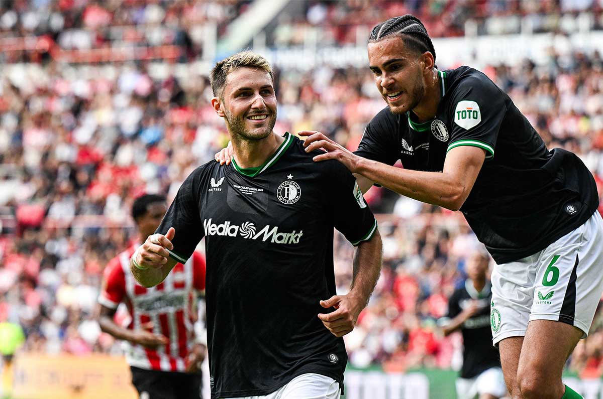 Santiago Giménez logra un campeonato más de la mano del Feyenoord